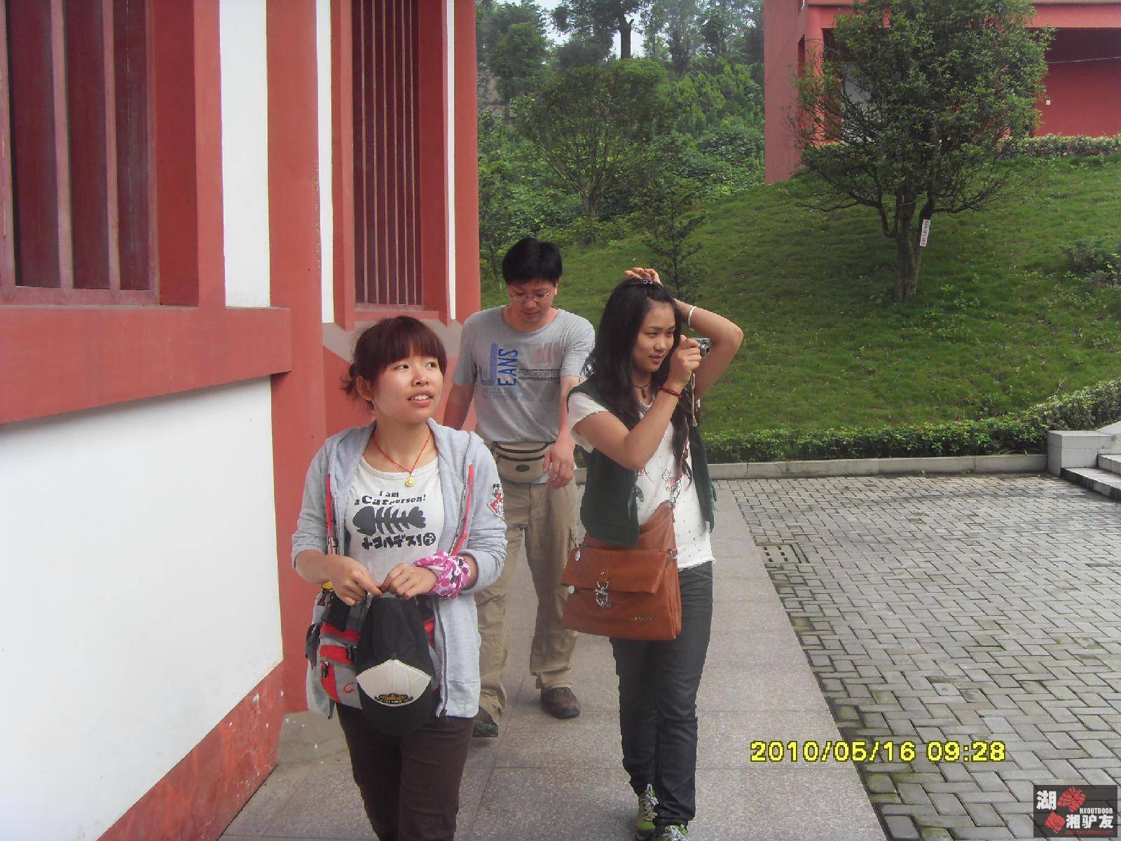 Table_SDC14171.jpg