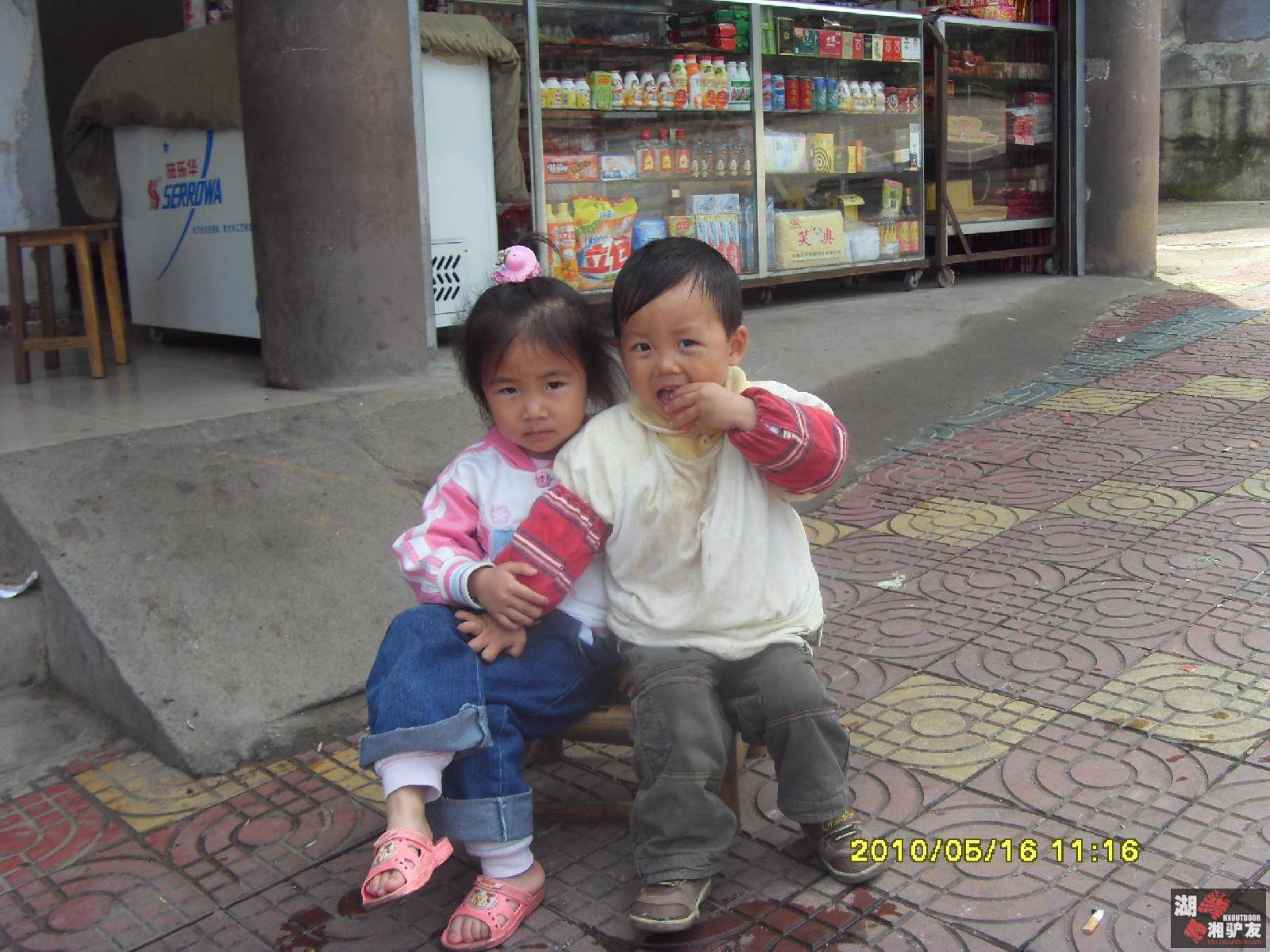 Table_SDC14264.jpg